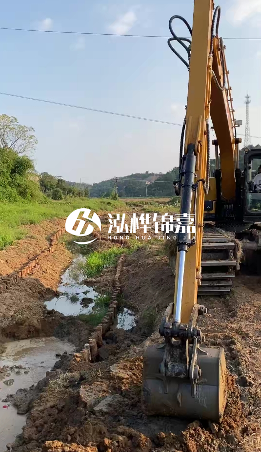 青島河道清淤專業(yè)施工-水挖機(jī)清淤適合哪些河道狀況？